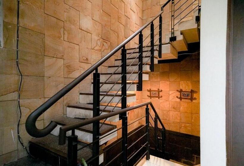 בית מלון כפרי Reddoorz Near Braga Street