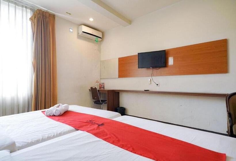 בית מלון כפרי Reddoorz Near Braga Street