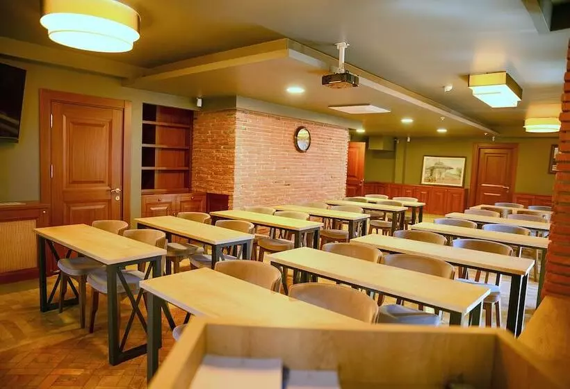 هتل Sarajevo Suit