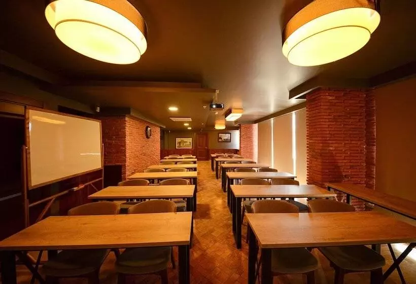 هتل Sarajevo Suit