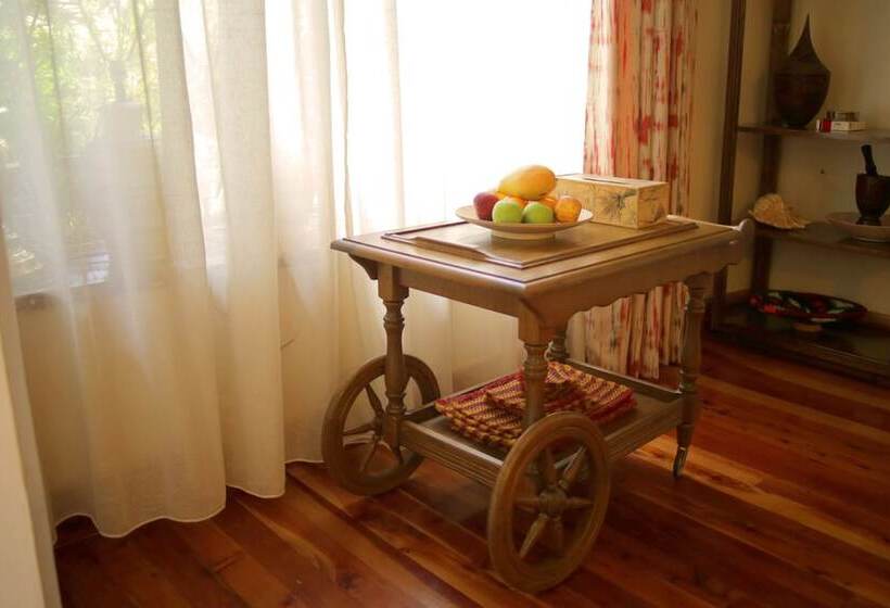 پانسیون Zereniti House