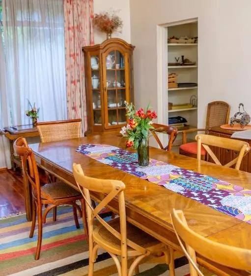 پانسیون Zereniti House