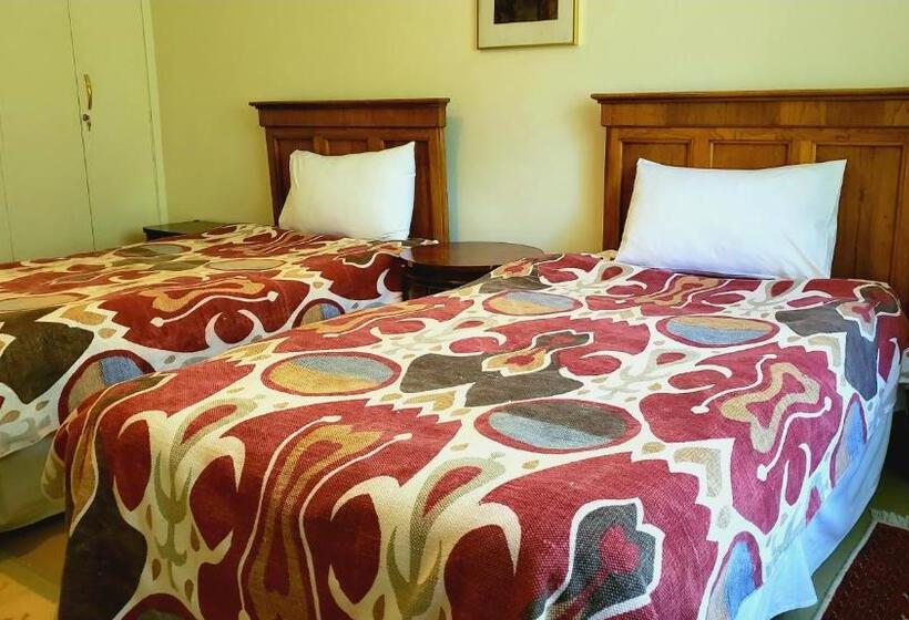 پانسیون Zereniti House