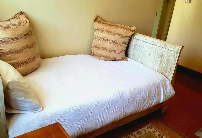 پانسیون Zereniti House