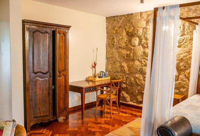 پانسیون Zereniti House