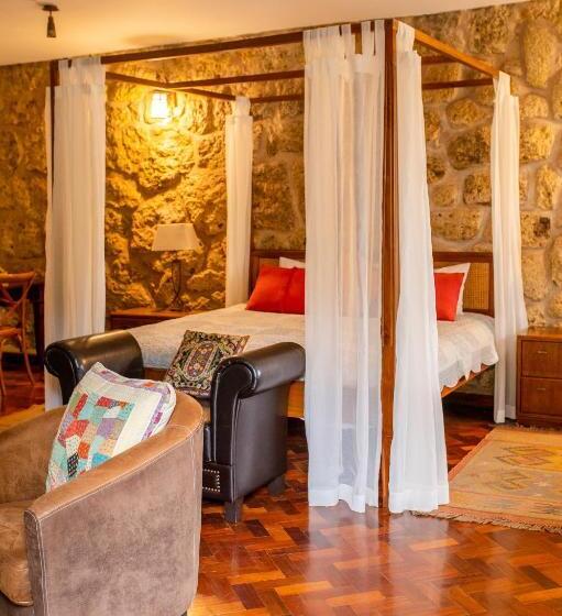 پانسیون Zereniti House