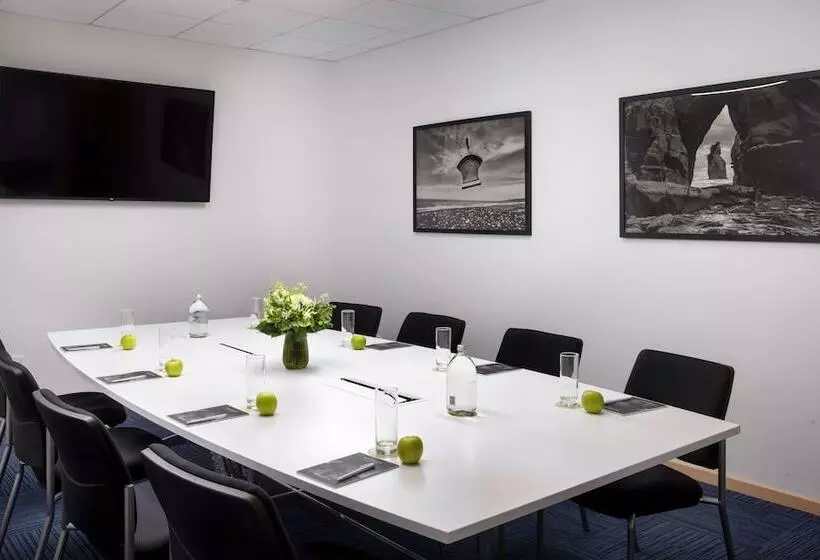 هتل Rydges Wellington Airport