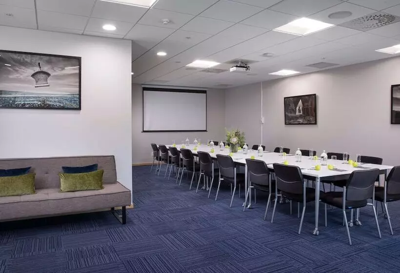 هتل Rydges Wellington Airport