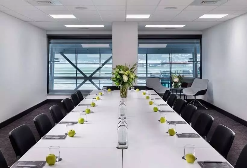 هتل Rydges Wellington Airport