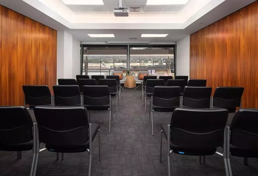 هتل Rydges Wellington Airport