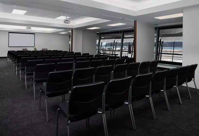 هتل Rydges Wellington Airport