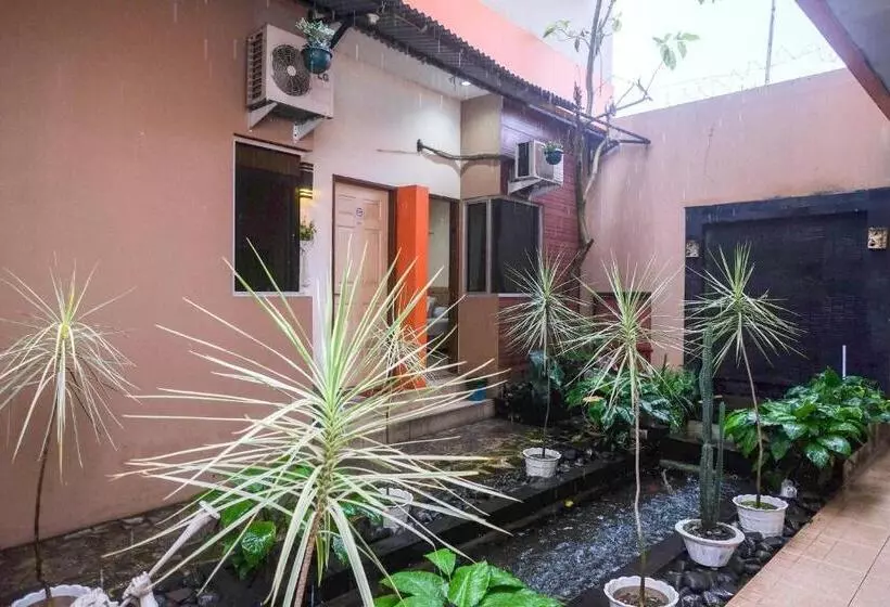 Majatalo Reddoorz Near Jalan Wolter Monginsidi Manado