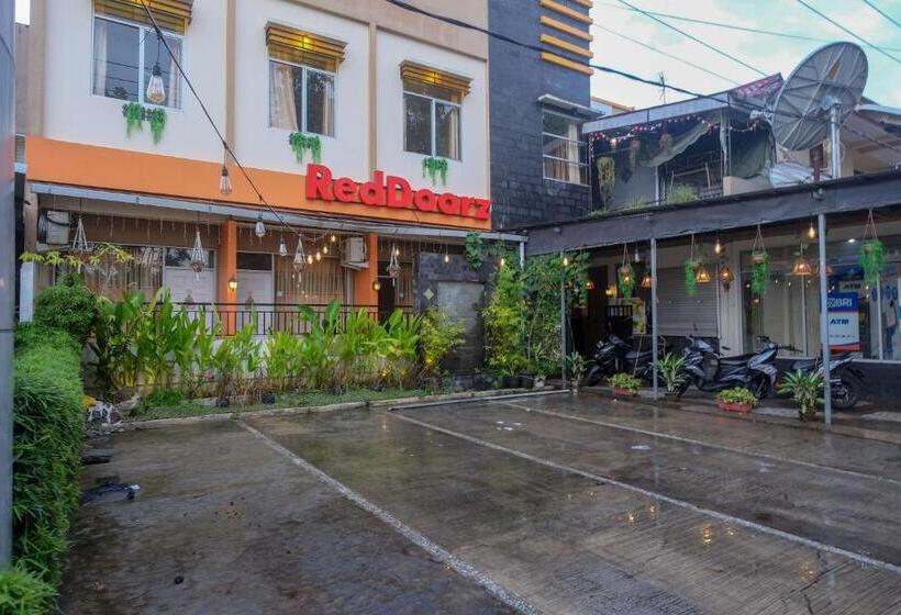 פנסיון Reddoorz Near Jalan Wolter Monginsidi Manado