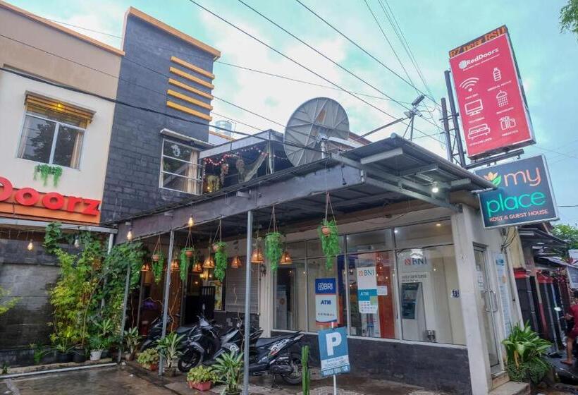 פנסיון Reddoorz Near Jalan Wolter Monginsidi Manado