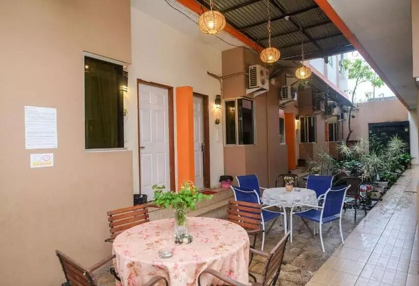 Majatalo Reddoorz Near Jalan Wolter Monginsidi Manado