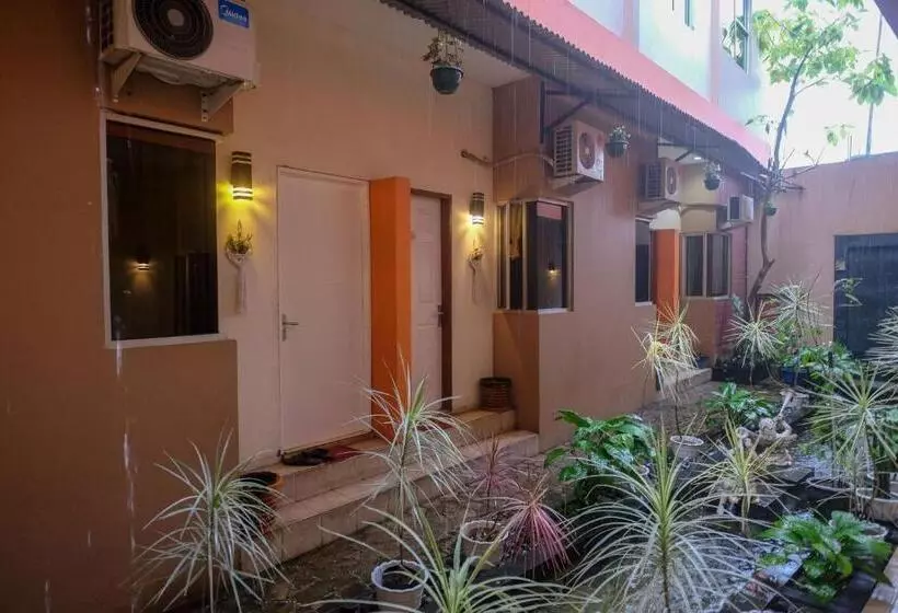Majatalo Reddoorz Near Jalan Wolter Monginsidi Manado