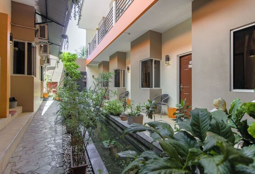 פנסיון Reddoorz Near Jalan Wolter Monginsidi Manado