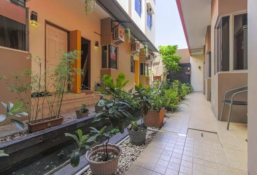 Majatalo Reddoorz Near Jalan Wolter Monginsidi Manado