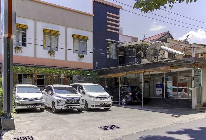 Majatalo Reddoorz Near Jalan Wolter Monginsidi Manado