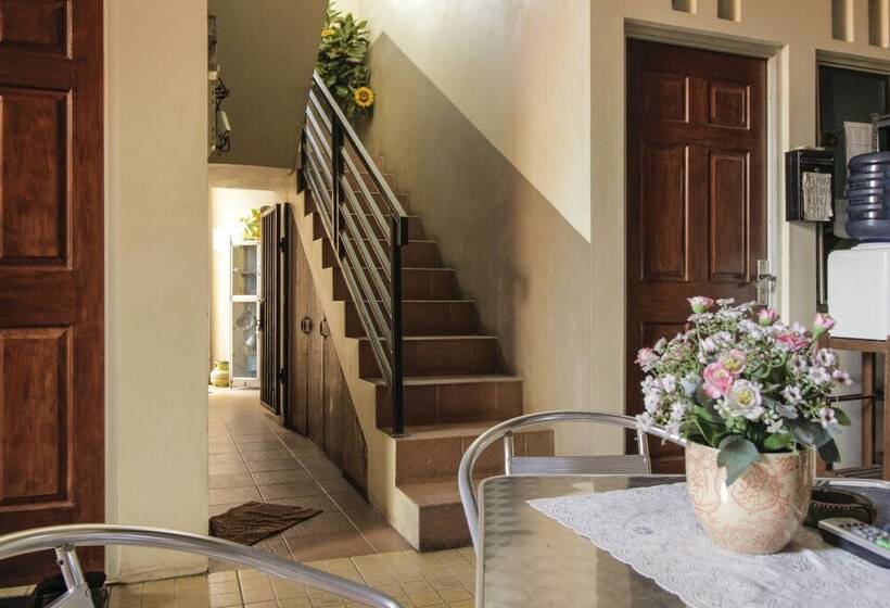 פנסיון Reddoorz Near Jalan Wolter Monginsidi Manado