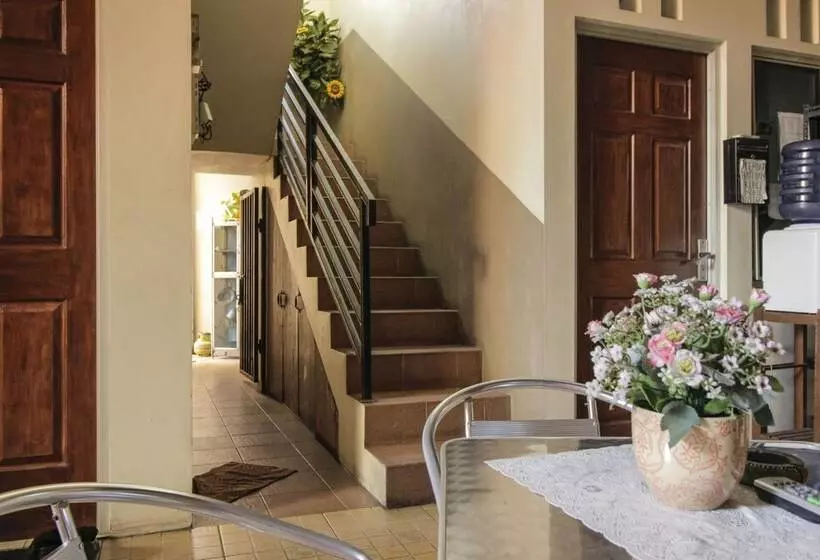 Majatalo Reddoorz Near Jalan Wolter Monginsidi Manado