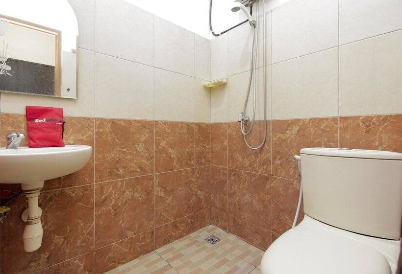 פנסיון Reddoorz Near Jalan Wolter Monginsidi Manado