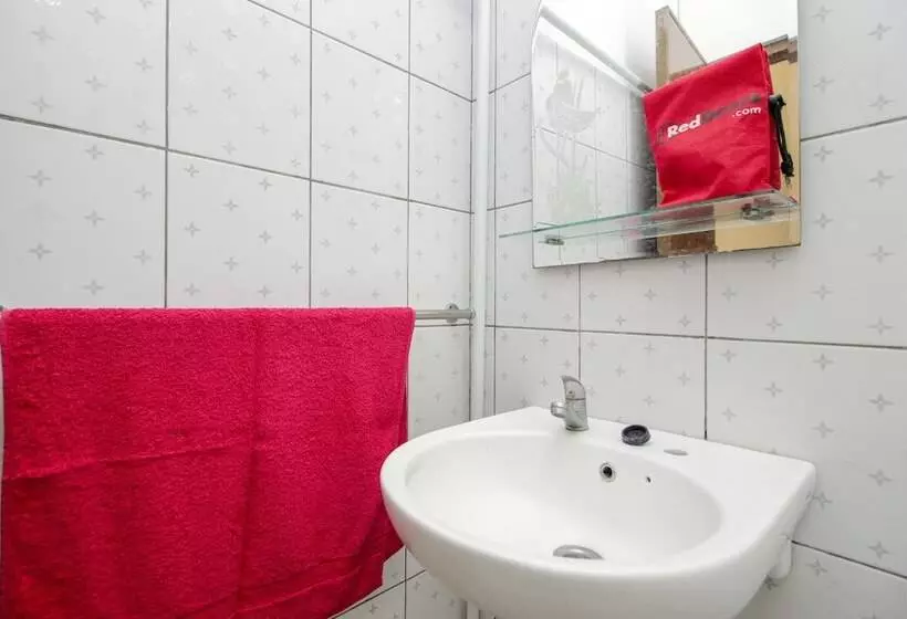 Majatalo Reddoorz Near Jalan Wolter Monginsidi Manado