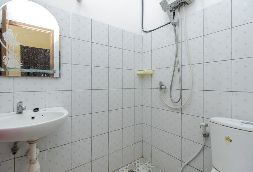 פנסיון Reddoorz Near Jalan Wolter Monginsidi Manado