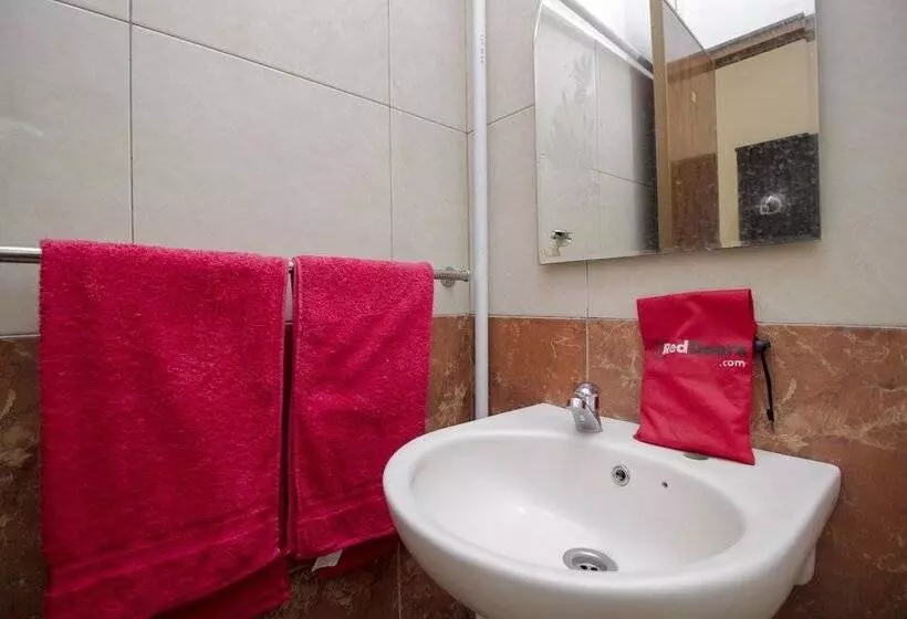 Majatalo Reddoorz Near Jalan Wolter Monginsidi Manado