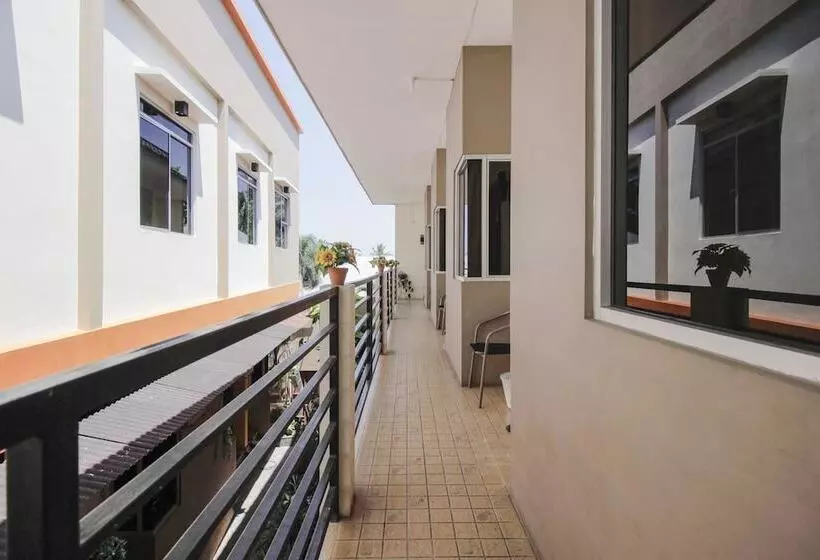 Majatalo Reddoorz Near Jalan Wolter Monginsidi Manado