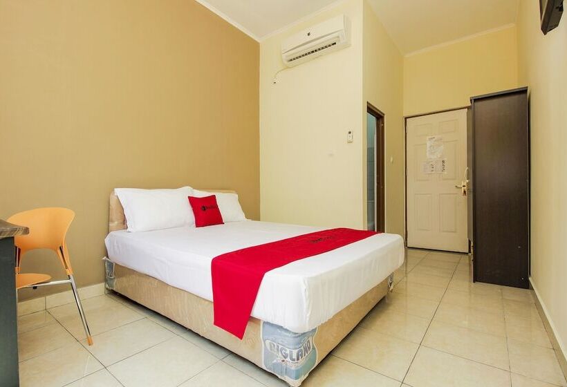 פנסיון Reddoorz Near Jalan Wolter Monginsidi Manado