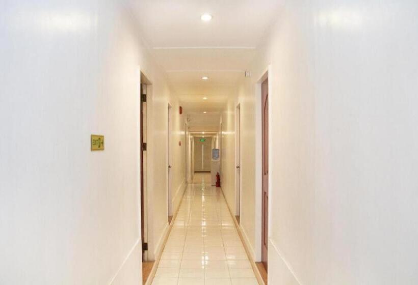 Отель Oyo 150 Davao Airport View