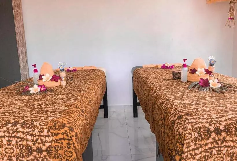 پانسیون Auora Guest House