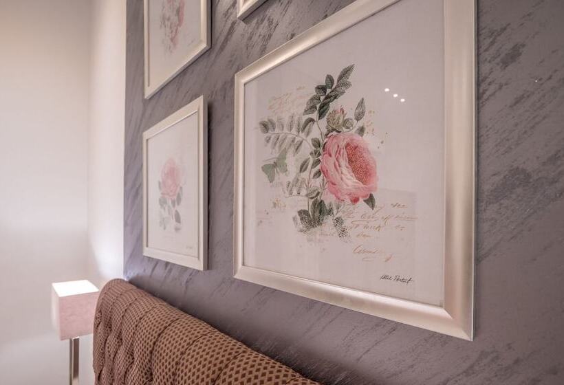 1920s Boutique Hotel And Restaurants