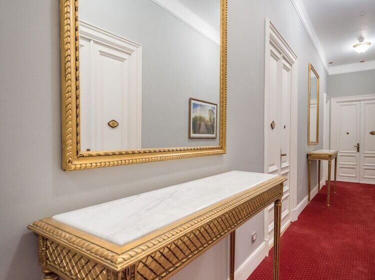 1920s Boutique Hotel And Restaurants