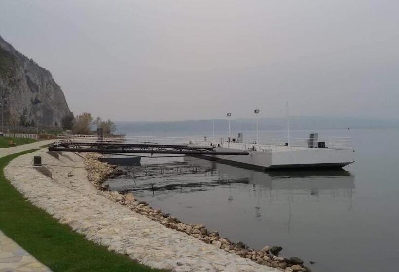 تختخواب و صبحانه Sobe Seka