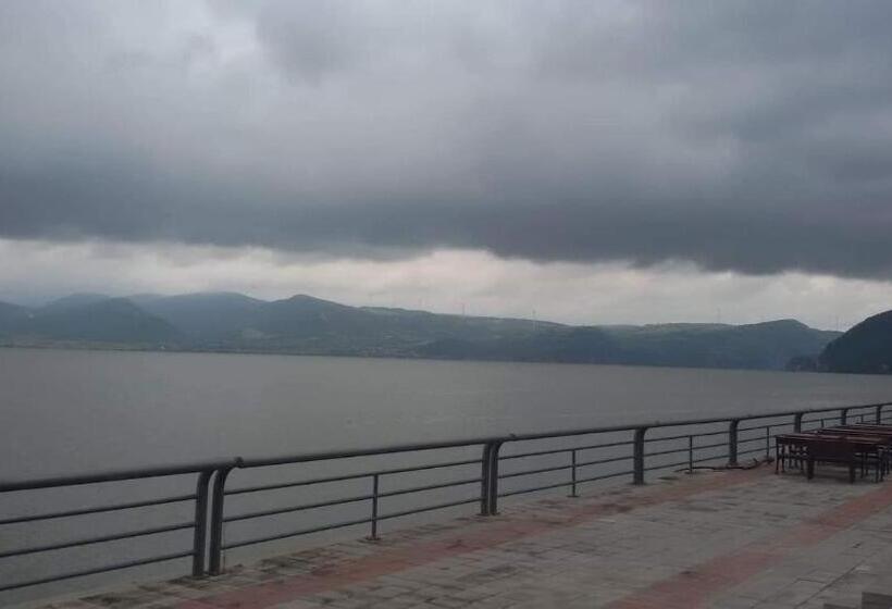 تختخواب و صبحانه Sobe Seka