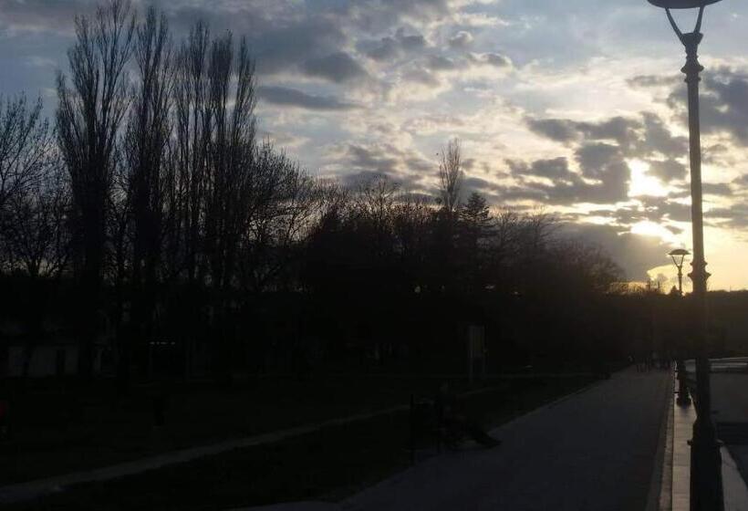 تختخواب و صبحانه Sobe Seka