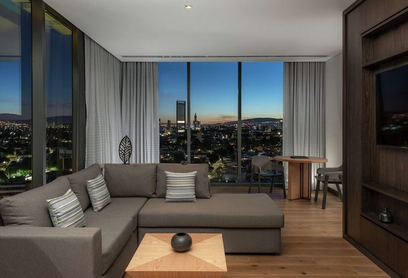 هتل Hilton Guadalajara Midtown