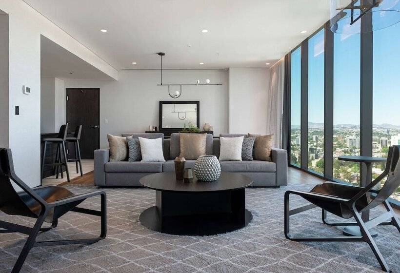 هتل Hilton Guadalajara Midtown