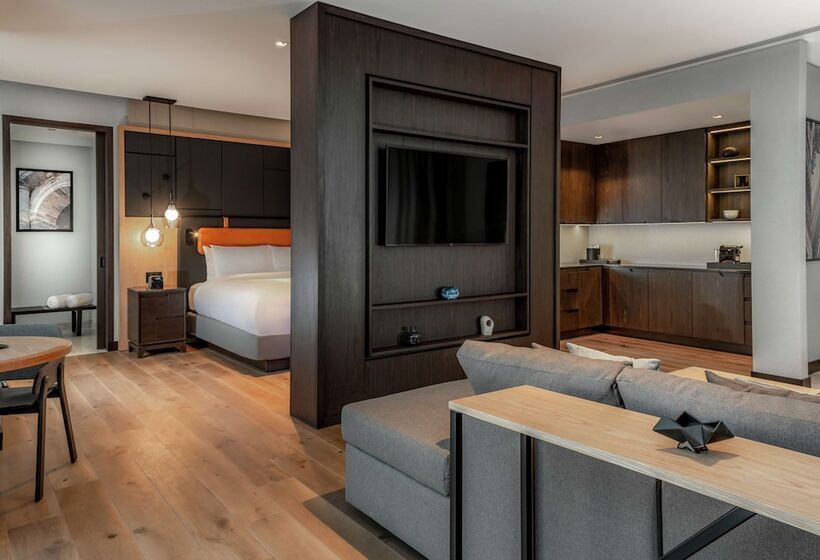 هتل Hilton Guadalajara Midtown