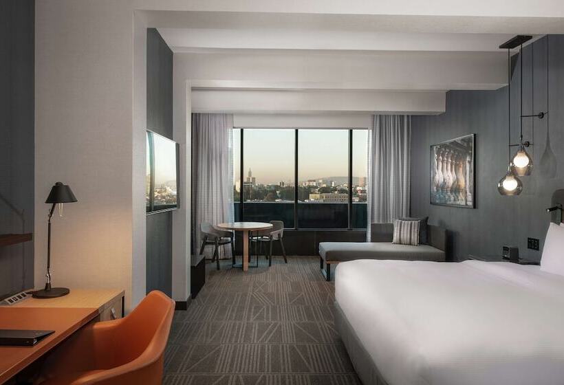 هتل Hilton Guadalajara Midtown
