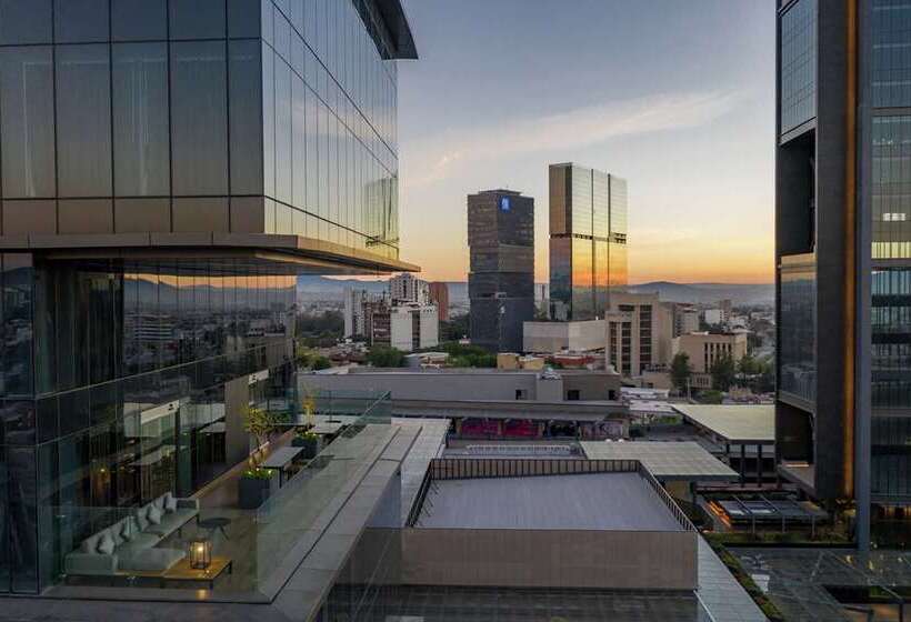 هتل Hilton Guadalajara Midtown
