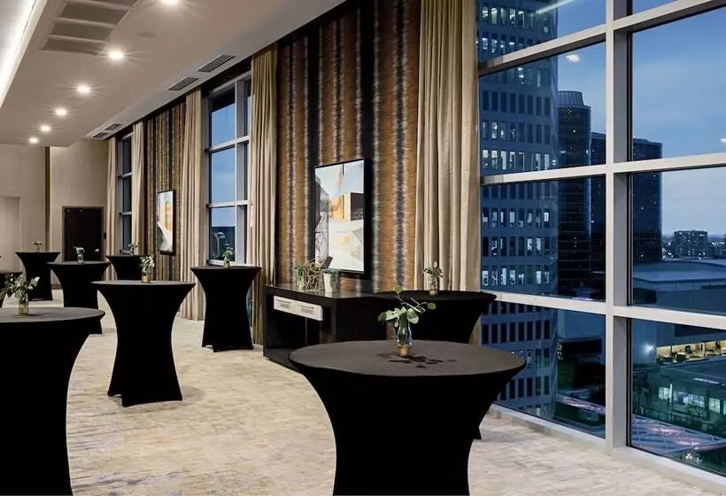 هتل Courtyard By Marriott Dallas Downtown/reunion District