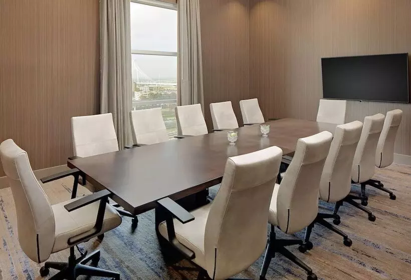 هتل Courtyard By Marriott Dallas Downtown/reunion District