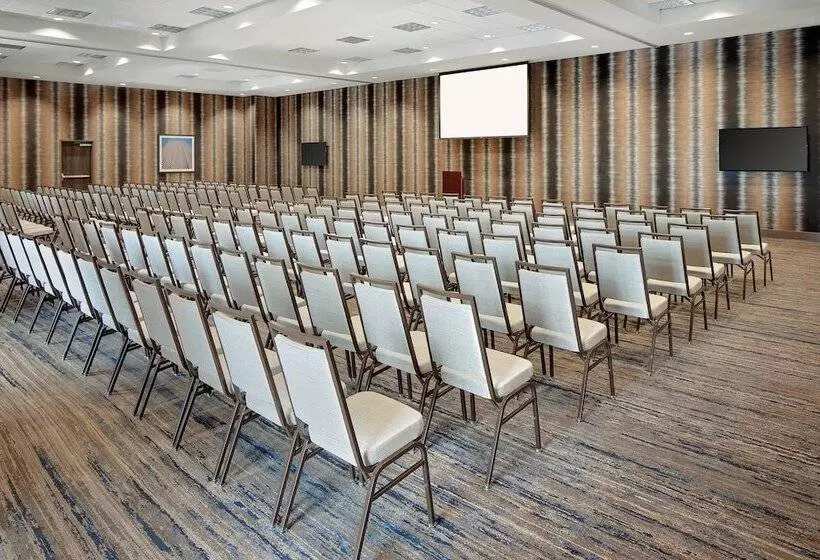هتل Courtyard By Marriott Dallas Downtown/reunion District