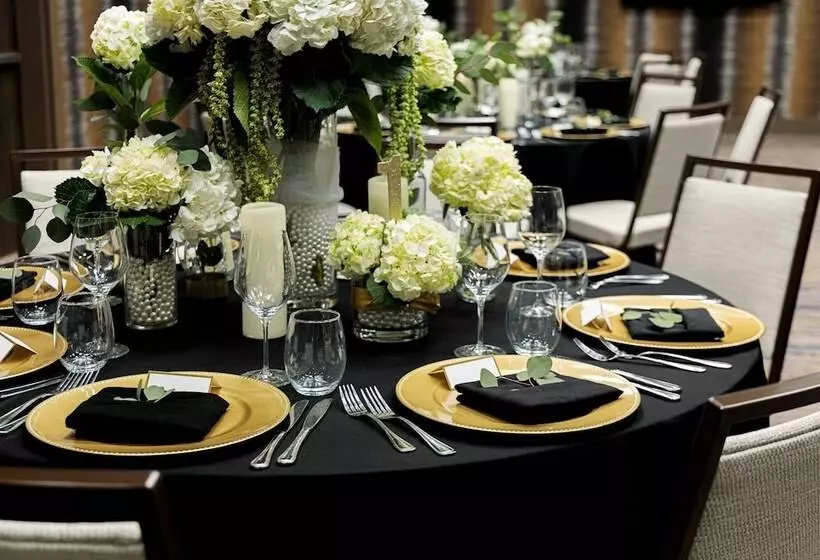 هتل Courtyard By Marriott Dallas Downtown/reunion District