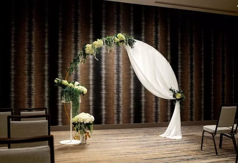 هتل Courtyard By Marriott Dallas Downtown/reunion District