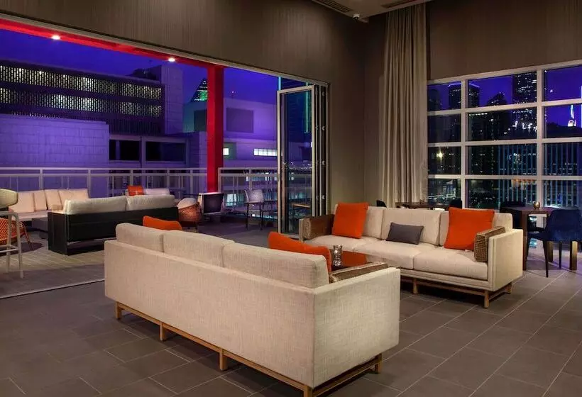 هتل Courtyard By Marriott Dallas Downtown/reunion District