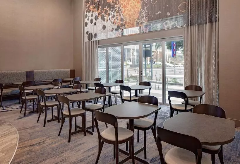 هتل Courtyard By Marriott Dallas Downtown/reunion District